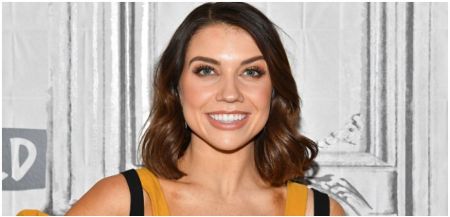 Jenna Johnson in a yellow top poses a picture.